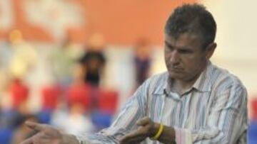 ESTRENO. Ángel Royo se estrena esta tarde en el banquillo.