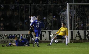 En la 2008-2009, el Real Unión enseñó al Real Madrid que a doble partido también podía haber sorpresas. El Madrid siempre fue a remolque en el Stadium Gal, único recinto que sigue en pie entre los que albergaron la primera edición de la Liga. Juan Domínguez adelantó a los irundarras, Higuaín empató, Villar (actual jugador del Mérida) puso el 2-1, Saviola replicó y Goikoetxea hizo el 3-2 con el que se saldó la ida.