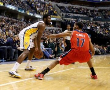 Solomon Hill (su partidazo o fue suficiente), ante Garrett Temple.