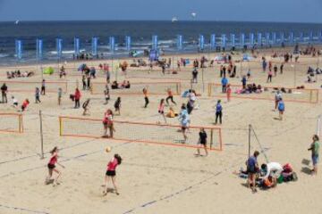 Espectaculares imágenes del récord de voley playa