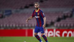 BARCELONA, SPAIN - NOVEMBER 04: Miralem Pjanic of FC Barcelona controls the ball during the UEFA Champions League Group G stage match between FC Barcelona and Dynamo Kyiv at Camp Nou on November 04, 2020 in Barcelona, Spain. (Photo by Eric Alonso/Getty Im