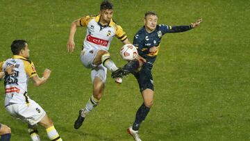 Everton triunfa en la agonía