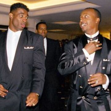 El 'Prime Time' Deion Sanders (izq.) y MC Hammer, estrellas de la NFL y de la música, los mentores de Michael Crabtree.