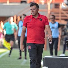 César Farías: “Si el problema soy yo, estamos abiertos a todo”