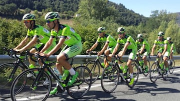 El equipo Euskadi-Murias, durante un entrenamiento.