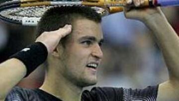 <b>VICTORIA EN CASA.</b> Youzhny festejó con su afición su título de campeón en la ciudad rusa de San Petersburgo.