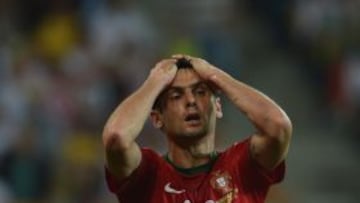 Portuguese forward Helder Postiga (C) reacts after missing a chance to score during  the Euro 2012 championships football match Germany vs Portugal  on June 9, 2012 at the Arena Lviv. AFP PHOTO / PATRIK STOLLARZ