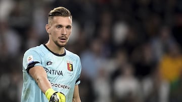 Ionut Radu durante un partido con el Genoa.