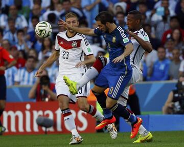 Gonzalo Higuain y Christoph Kramer.