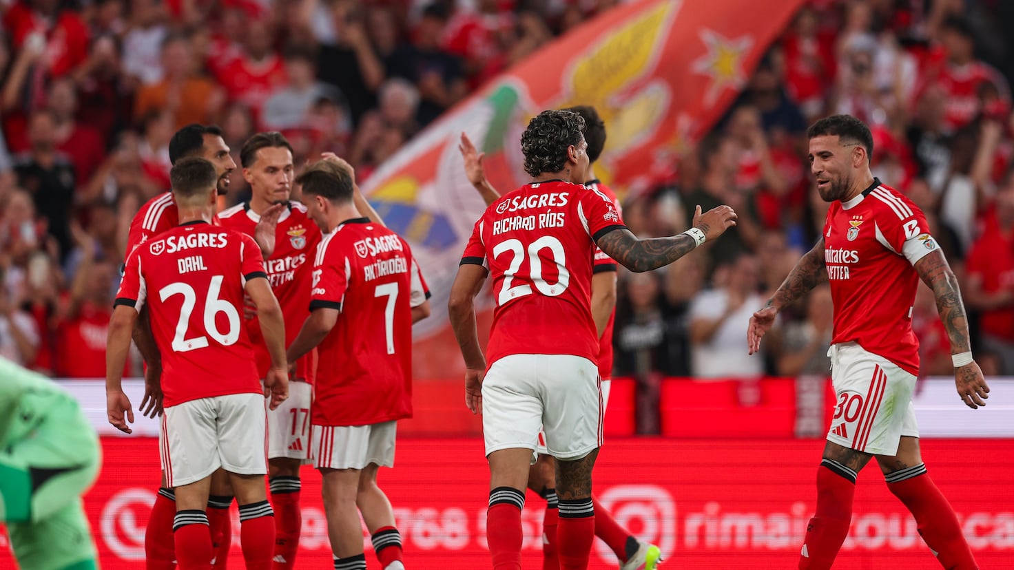 Richard Ríos debuta en el triunfo de Benfica contra el Fenerbahce de ...