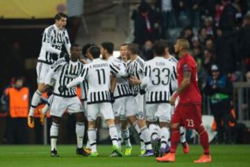 Juan Guillermo Cuadrado consigue su primer gol en la historia de la Champions League