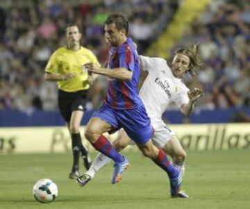 Levante-Real Madrid. Ivanschitz y Modric.