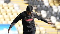 El líder del fútbol chileno sufre en el mercado: Estudiantes viene por una de sus figuras