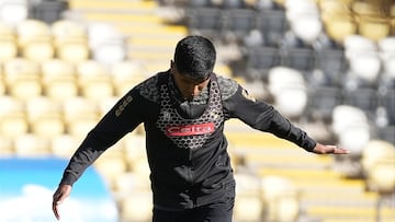 El líder del fútbol chileno sufre en el mercado: Estudiantes viene por una de sus figuras