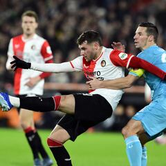 Santi Giménez, con promedio goleador similar al de Ronaldo y Van Basten en Eredivisie