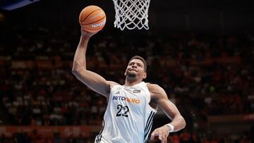 El pívot caboverdiano del Real Madrid Walter Tavares durante el encuentro correspondiente a la primera jornada de la liga Endesa, que ha enfrentado a Madrid y Leyma este domingo en el Coliseum de A Coruña.
