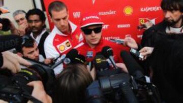 TRANQUILO. Raikkonen atendi&oacute; a los mediso despu&eacute;s de rodar ayer en Bahrain. 
 