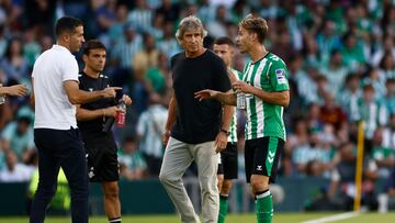 Canales dialoga con Pellegrini.