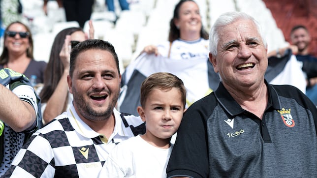 El Ceuta se rinde ante su afición viajera