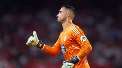 SEVILLE, SPAIN - AUGUST 19: Sergio Asenjo of Real Valladolid CF reacts prior to the LaLiga Santander match between Sevilla FC and Real Valladolid CF at Estadio Ramon Sanchez Pizjuan on August 19, 2022 in Seville, Spain. (Photo by Fran Santiago/Getty Images)