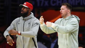 Luka Doncic junto a LeBron James, durante el partido entre Los Angeles Lakers-Indiana Pacers.