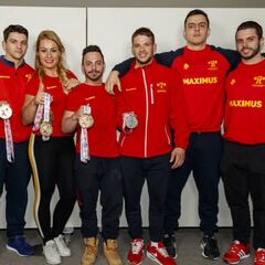 Lydia Valentín y el equipo de halterofilia visitaron AS