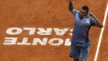 Tsonga celebra la victoria.