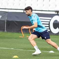 Óscar Gil, en el radar de Real Murcia y Tenerife