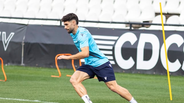 Óscar Gil, en el radar de Real Murcia y Tenerife