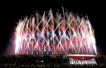 Tokyo 2020 Olympics - The Tokyo 2020 Olympics Opening Ceremony - Olympic Stadium, Tokyo, Japan - July 23, 2021. Fireworks explode during the opening ceremony REUTERS/Edgar Su     TPX IMAGES OF THE DAY
