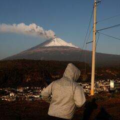 What are the largest active volcanoes in the world?
