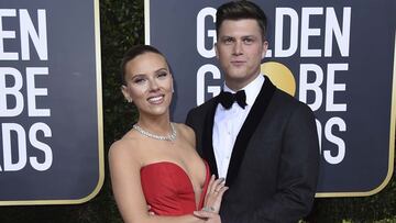 ARCHIVO - Scarlett Johansson, izquierda, y Colin Jost llegan a la 77a entrega anual de los Globos de Oro el 5 de enero de 2020 en Beverly Hills, California.