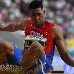 Echevarría calienta el foso con 8,40 y Cáceres llega a la final