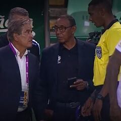 Pinto evita saludar al Bolillo Gómez