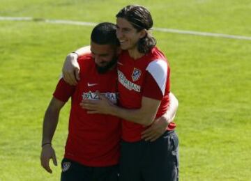 Arda Turan y Filipe Luis.