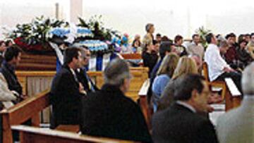 <B>ADIÓS MULTITUDINARIO</b>. Migueli fue incinerado ayer en el cementerio de Málaga.