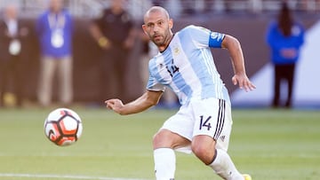 Jun 6, 2016; Santa Clara, CA, USA; Argentina midfielder Javier Mascherano (14) passes the ball against Chile during the first half during the group play stage of the 2016 Copa America Centenario at Levi&#039;s Stadium. Mandatory Credit: Kelley L Cox-USA T