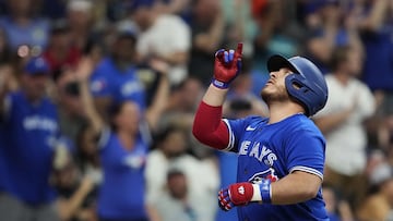 MILWAUKEE, WISCONSIN - JUNE 24: Alejandro Kirk #30 of the Toronto Blue Jays celebrates after hitting a two-run home run against the Milwaukee Brewers in the seventh inning at American Family Field on June 24, 2022 in Milwaukee, Wisconsin.   Patrick McDermott/Getty Images/AFP
== FOR NEWSPAPERS, INTERNET, TELCOS & TELEVISION USE ONLY ==