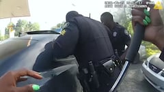 El heroico rescate de 5 polícias a un hombre inconsciente en un coche en llamas