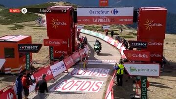 La llegada de Vingegaard a la meta de la Bola del Mundo a punto de desfallecer: la imagen impacta