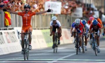 La neerlandesa Marianne Vos es una de las grandes dominadoras en distintas modalidades del ciclismo, habiendo conseguido también en alguna de ellas la medalla de oro. En los mundiales de ruta cruzó primera la línea de meta en el Mundial de Salzburgo en 2006 y en 2012 en la ciudad de Valkenburg ante su público.