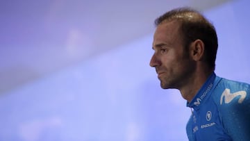 GRAF867. MADRID (ESPAÑA), 05/10/2017.- El ciclista murciano del equipo Movistar, Alejandro Valverde, durante la presentación del equipo Movistar 2018 en el Auditorio Teléfonica en Madrid. EFE/JAVIER LIZÓN
