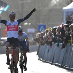 Stuyven se adjudica la Omloop en el inicio de las clásicas