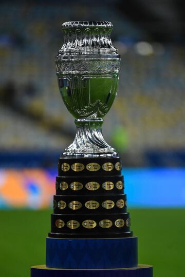 El trofeo de la Copa América.