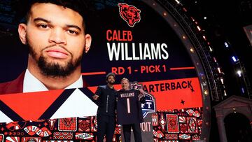 DETROIT, MICHIGAN - APRIL 25: (L-R) Caleb Williams poses with NFL Commissioner Roger Goodell after being selected first overall by the Chicago Bears during the first round of the 2024 NFL Draft at Campus Martius Park and Hart Plaza on April 25, 2024 in Detroit, Michigan.   Gregory Shamus/Getty Images/AFP (Photo by Gregory Shamus / GETTY IMAGES NORTH AMERICA / Getty Images via AFP)