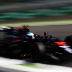 Alonso se ríe de las órdenes de radio de McLaren Honda