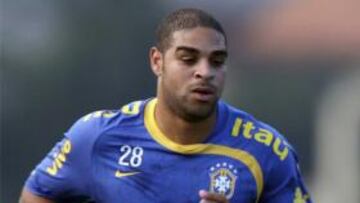 El Milan contacta en Brasil con Adriano para abordar su fichaje