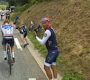 El emotivo gesto de Evenepoel con un niño antes de abandonar en el Tour: dice mucho de él
