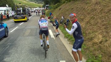 El emotivo gesto de Evenepoel con un niño antes de abandonar en el Tour: dice mucho de él