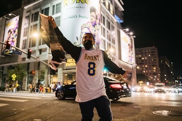 Los Angeles celebra la victoria de sus Lakers